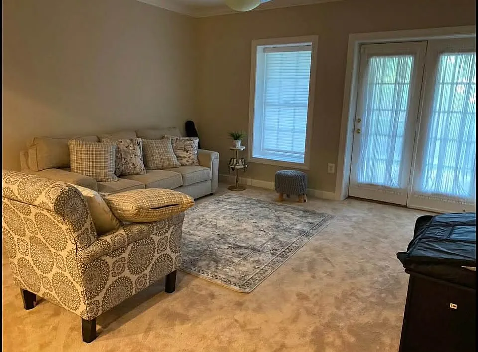 1 bed, 900 sqft, $1,700 — Photo 3