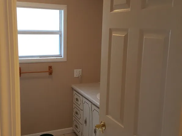 409 E Waupansie St, Dwight, IL 60420