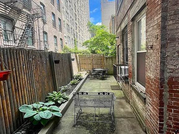 3rd image of 23 W 76th St APT 1D