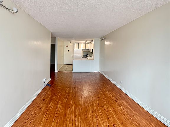 4th image of 1520 Spreckels St APT 203