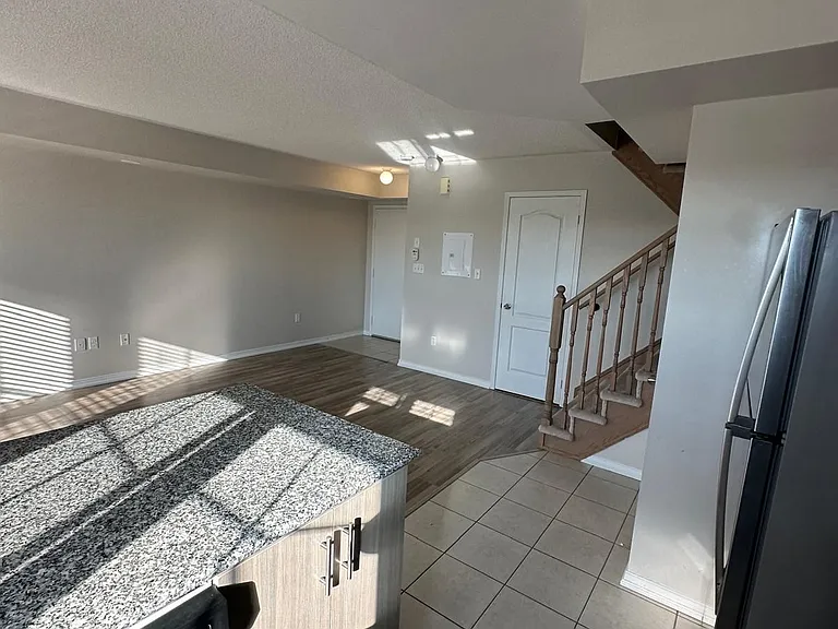 2504 Post Rd #10 — Photo 8