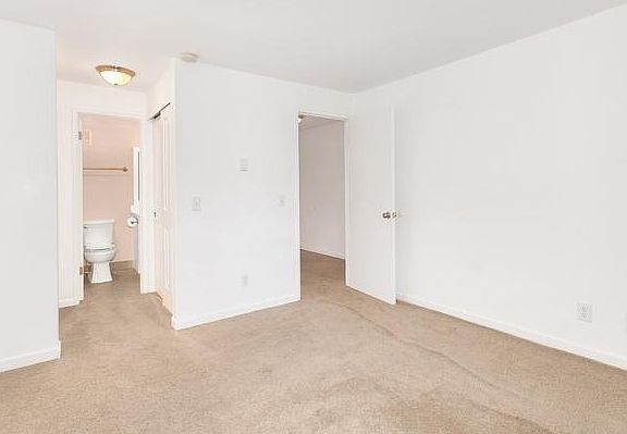 3rd image of 13838 NE 60th St APT 175