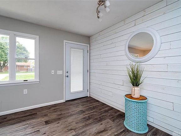 4th image of 30 Woodhaven Ln