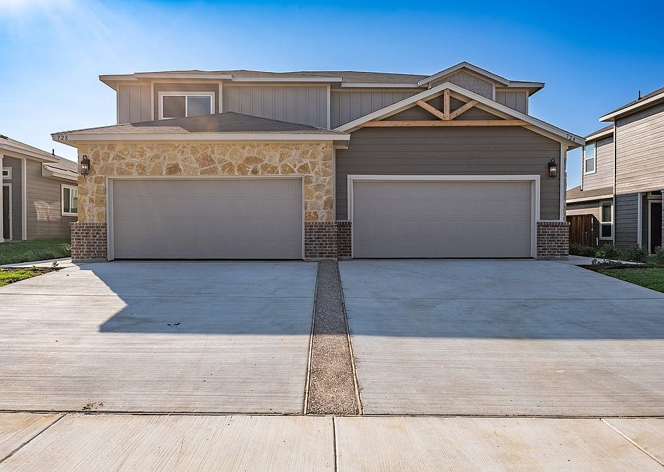 1st image of 724-728 Blackland Dr