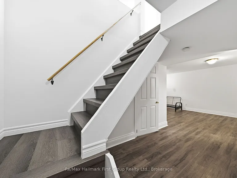 573 Sinclair St — Photo 25