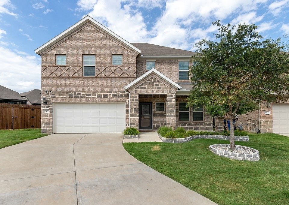 1st image of 202 Hawthorn Dr