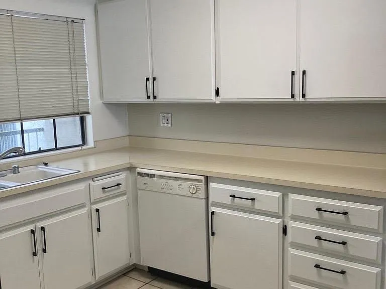 1903 Temple Ave #206 — Photo 4