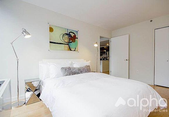 4th image of 1595 Lexington Ave APT 5C