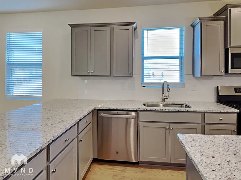 1568 Banham Dr — Photo 4