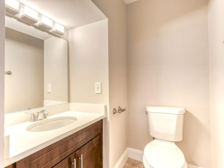 660 Coventry St #6 — Photo 14