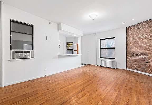 3rd image of 1716 2nd Ave APT 5A