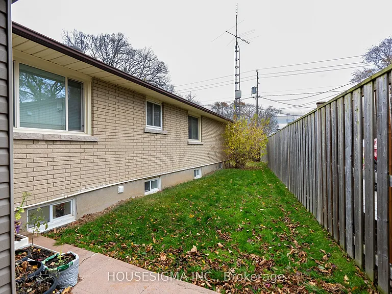 1 Cherrylane Dr N — Photo 21