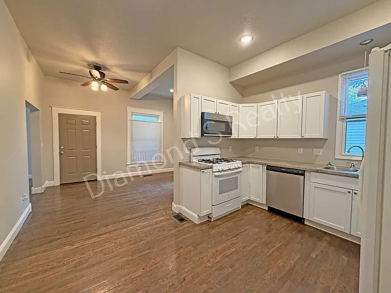 916 N Pickwick Ave — Photo 8