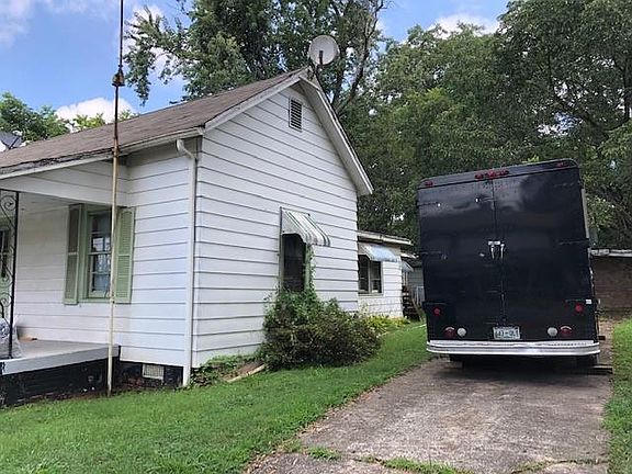 2nd image of 1001 N Davis Ave