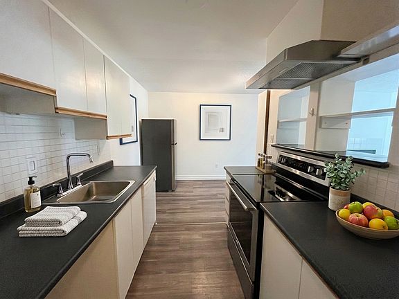 5th image of 7571 Moffatt Rd #301