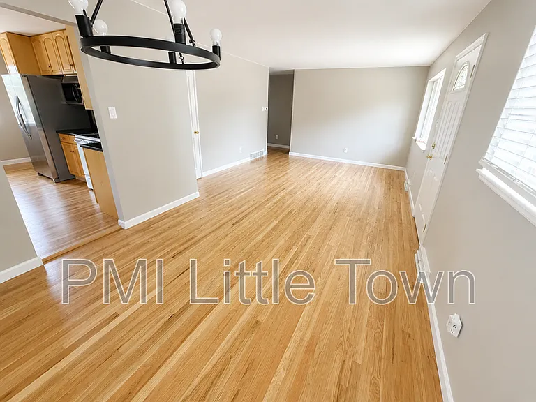 5561 S Cedar St — Photo 10