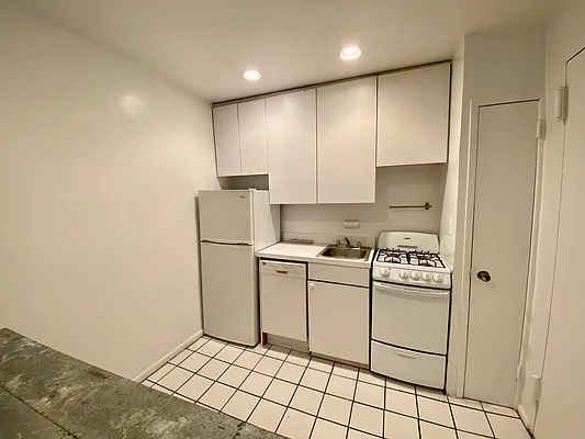 Rented by Douglas Elliman | media 4