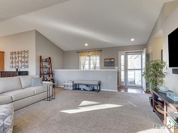 4th image of 1242 Millwood Dr NE