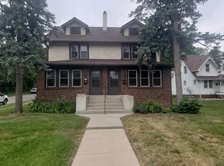 902 37th St, Des Moines, IA 50312