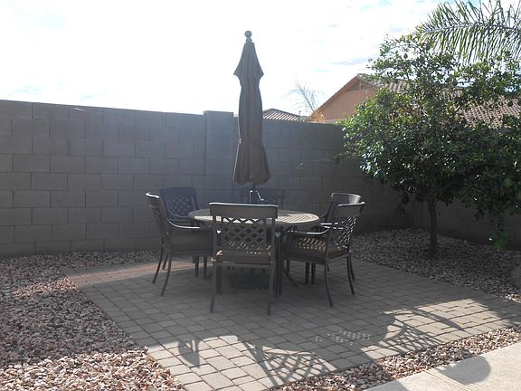 3rd image of 827 E Cedar Dr