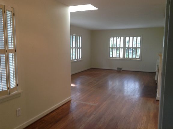 5th image of 9124 Lake Washington Blvd NE