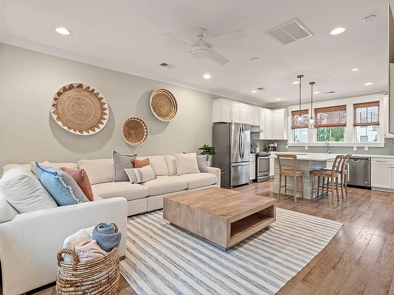 958 Key Colony Ct — Photo 4