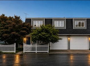 3 Finnin Pl, Bayville, NY 11709