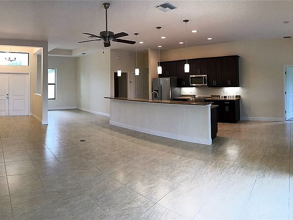 2nd image of 220 SE 15th Terrace Cpe