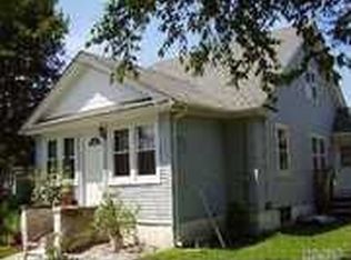 19 John St, Bay Shore, NY 11706