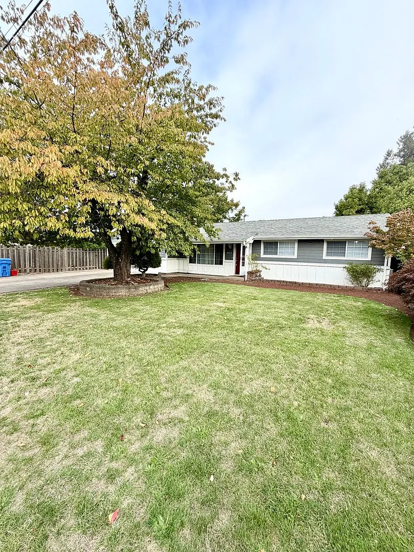 Now Leasing Spacious 3-Bedroom Home in NE Salem — Photo 2