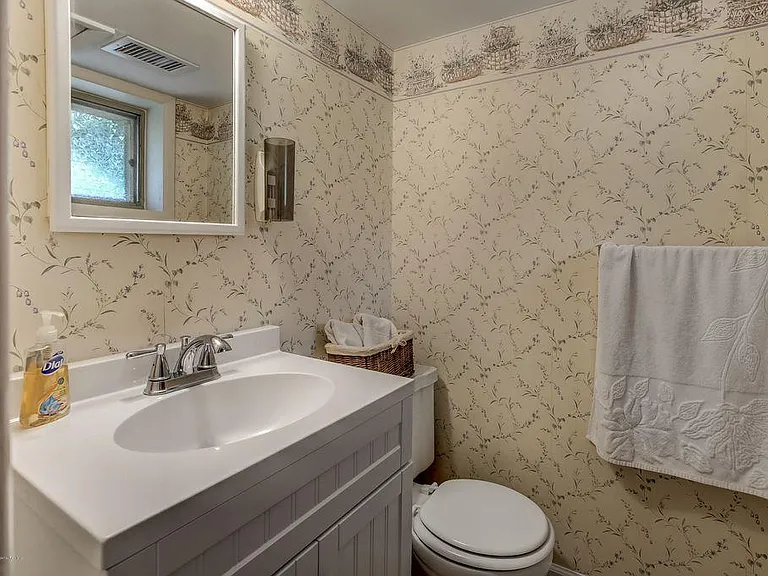 594 Vaughn Ave — Photo 19
