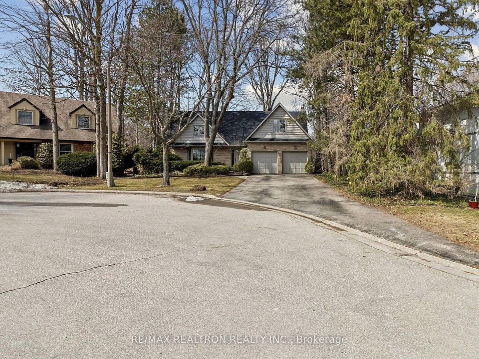1st image of 57 Hemingway Cres