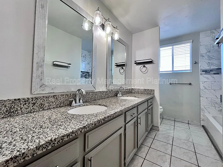 404 N Villa Ave — Photo 6