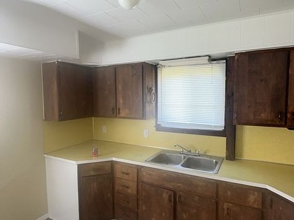 5th image of 2114 Woodford St
