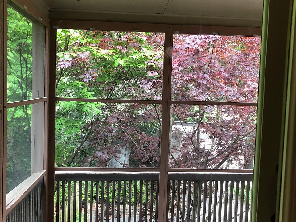 2nd image of 19 Buckingham St #19A
