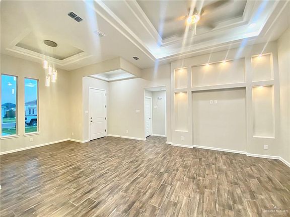3rd image of 617 W Stevenson Ave