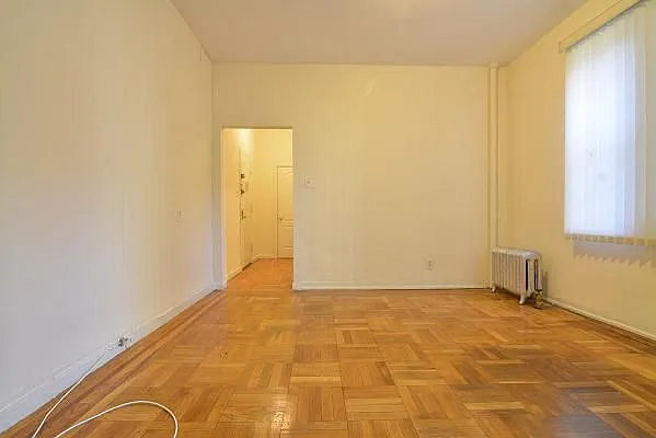 Rented by David Hirsch, LREB | media 25