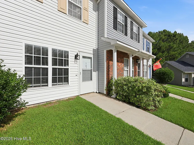 107 Spring Meadows Cir — Photo 2