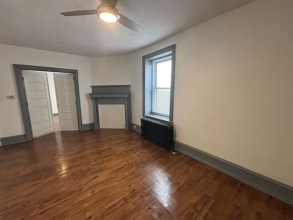 2nd image of 5248 Spruce St Floor 1