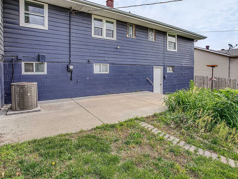 7071 Izard St — Photo 32