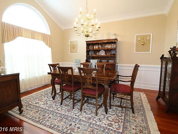 3rd image of 1813 Londontowne Cir
