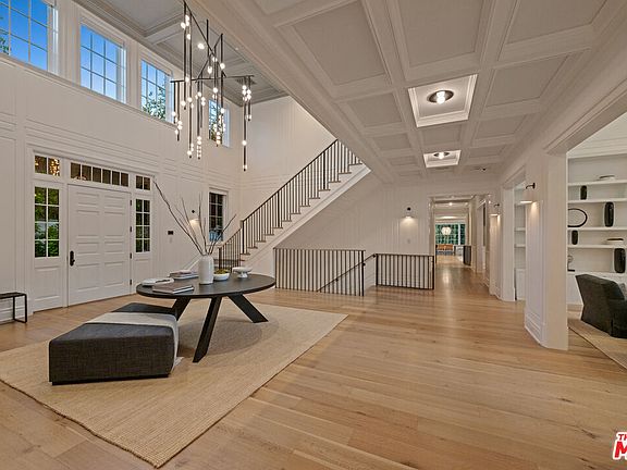 3rd image of 491 N Tigertail Rd