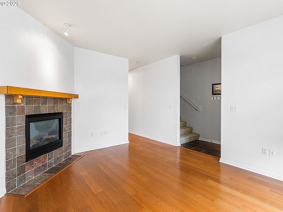 4th image of 116 W 24th St