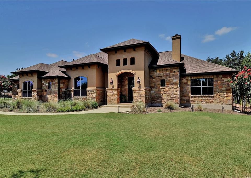 2nd image of 605 W Majestic Oak Ln