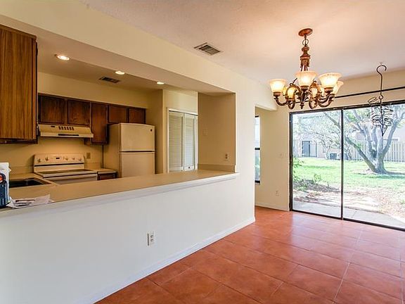 4th image of 606 Casa Park Ct #102