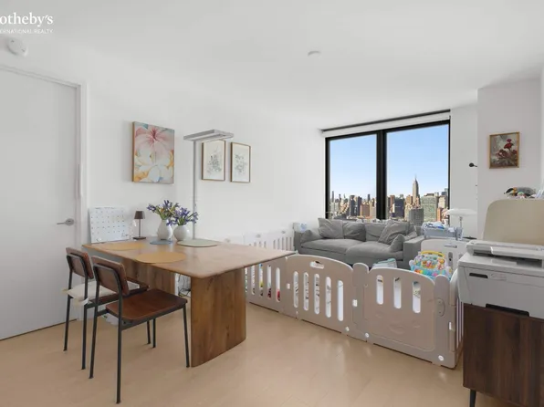 3 Court Square image 1 of 4