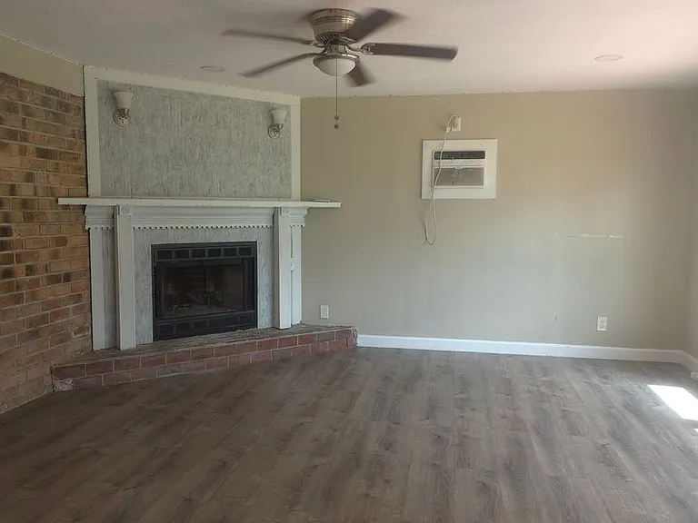 3121 General Twining St — Photo 4