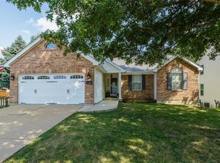 1160 Oak Borough Dr, Ballwin, MO 63021