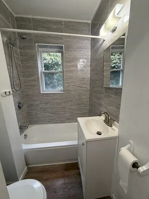 1 bed, 800 sqft, $1,999 — Photo 2