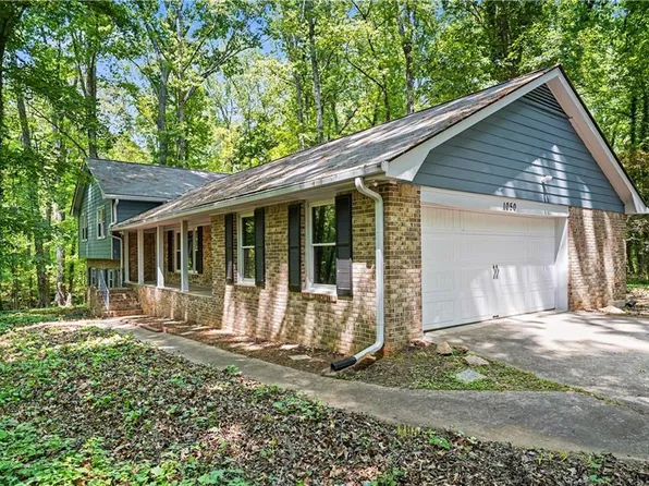 1050 Skyline Dr, Covington, GA 30014